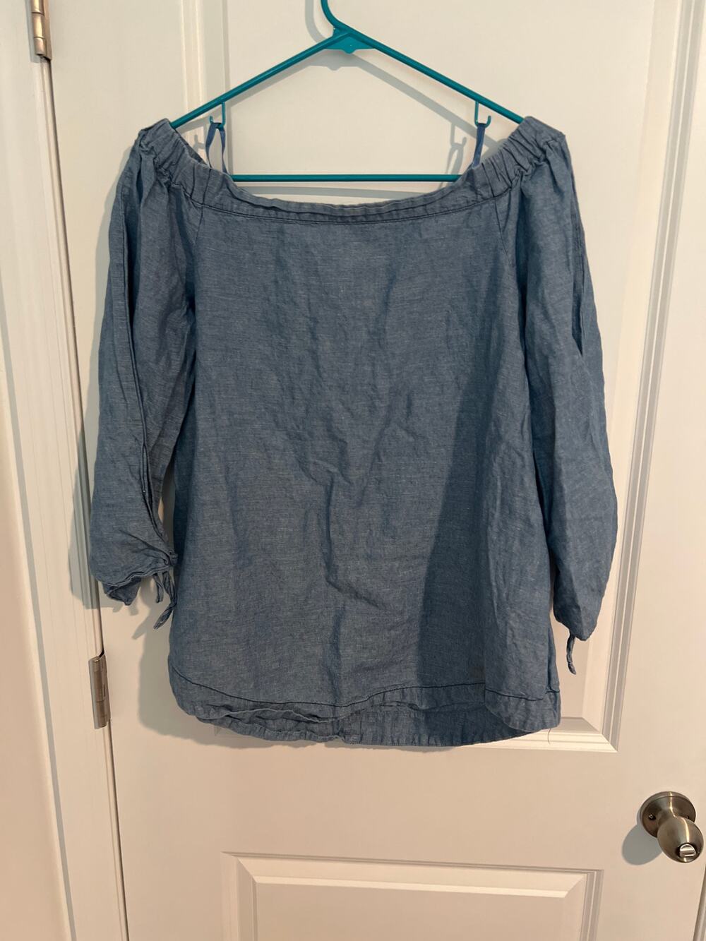 Free People Show Me Some Shoulder Chambray Top – Size Small – Blue